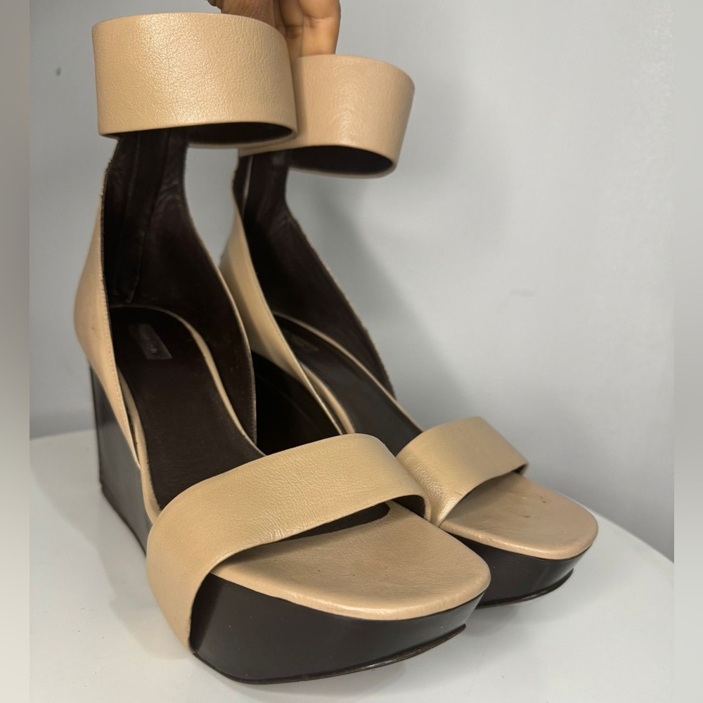 Calvin Klein Wedge Sandals – Beige Leather – Size 8M
